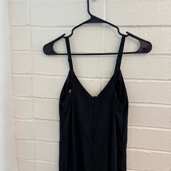 Vince Vneck Spaghetti Strap Blk Play Romper - Picture 5 of 9